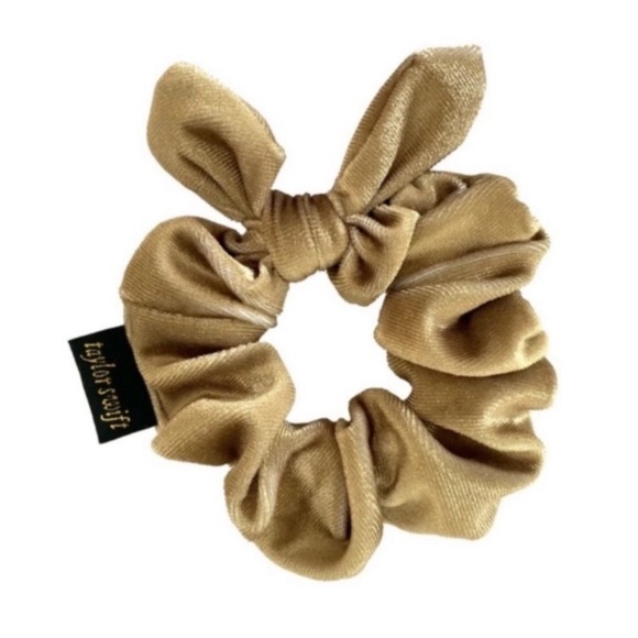 Taylor Swift Accessories - 🖤NIP Taylor Swift Gold Rush Velvet Scrunchie